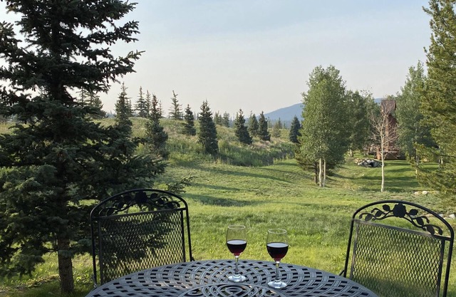 Private Hot Tub, MountainScape Chalet! Family Paradise!