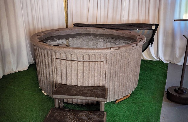 Private Hot Tub Suite