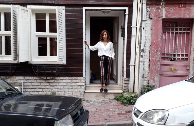 Private house with 4 separate apartments