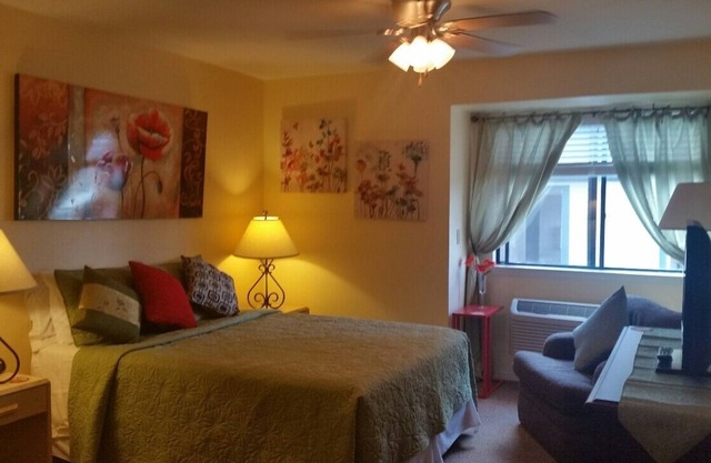Private Kitchenette Studio Denver/DTC Fully Furnished Long/Short Term Stay