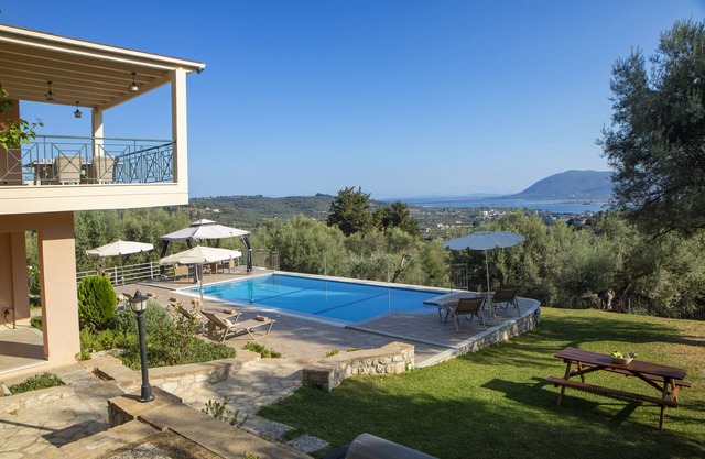 Private, luxurius, serene, pool, seaviews, family/pet friendly