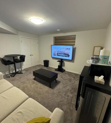 Private luxury Guest Suite in Winnipeg, Separate Entrance and Free Parking
