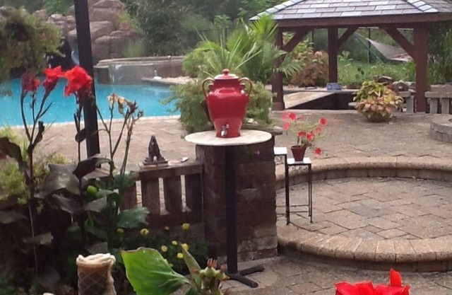 Private Mansion Theater Hot Tub Grotto Cave And More. Outside use only !