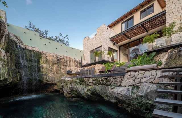 Private Natural Cenote, Spacious 5 Beedroom House with AC ,WiFi & Cleaning Maid.