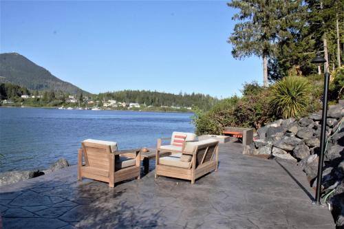 Private Oceanfront Cabin And Hot Tub! - Gww