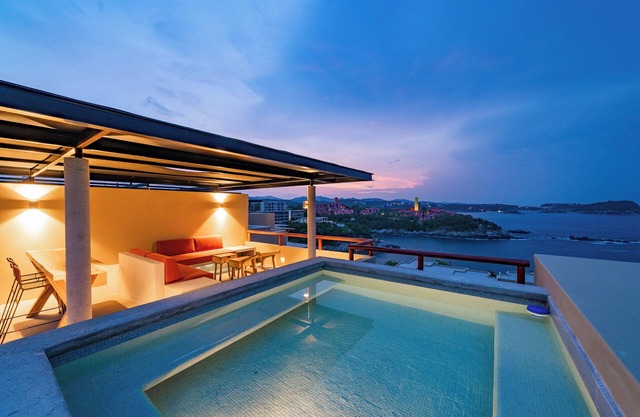 Private Oceanfront Rooftop Plunge Pool & Beach Access