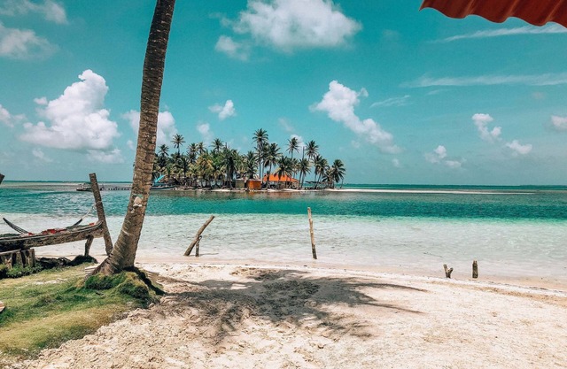 Private Over-the-Water Cabin in San Blas including Meals