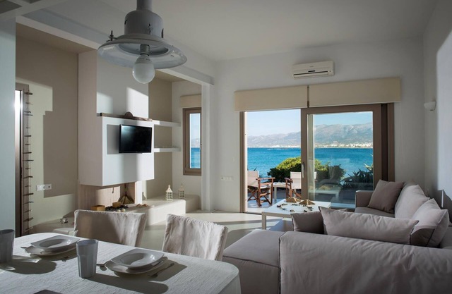 Private peaceful sea front house with spectacular view