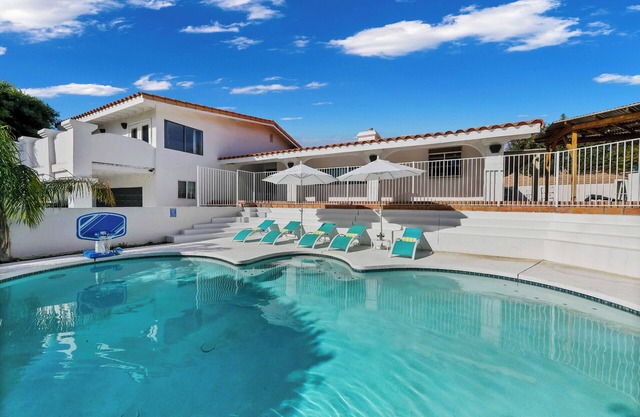 Private pool/Basketball/BBQ/Gameroom/bocce+horseshoe+green space for games