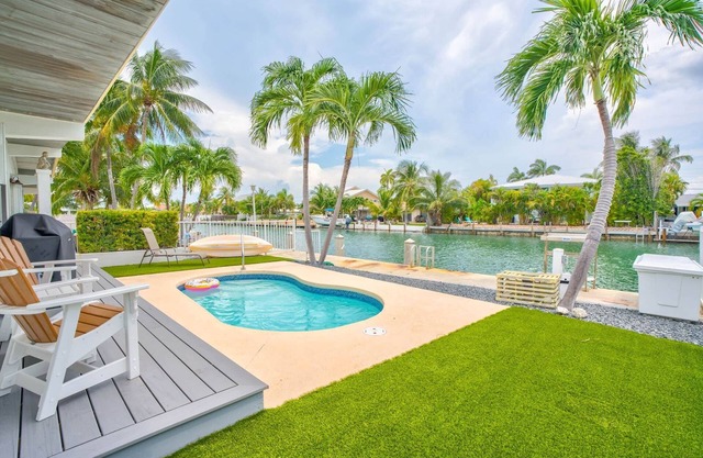 Private Pool, Deep Water Dock, Cabana Club