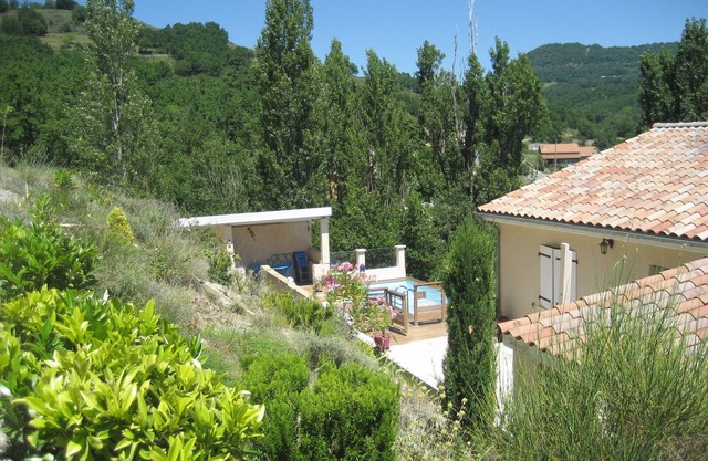 Private pool for 4 people, air conditioning, landscaped garden and superb view