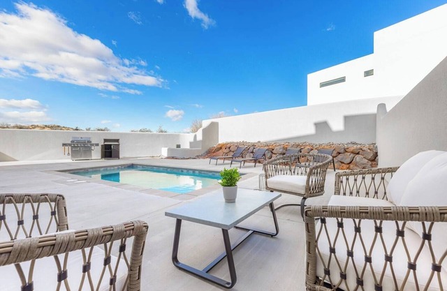 Private Pool & Hot Tub - Rooftop Fire Pit - Near Zion