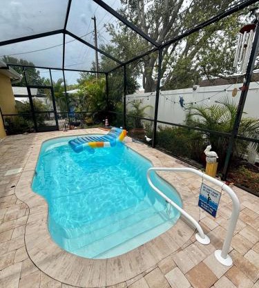 Private pool suite in heart of Tarpon Springs!