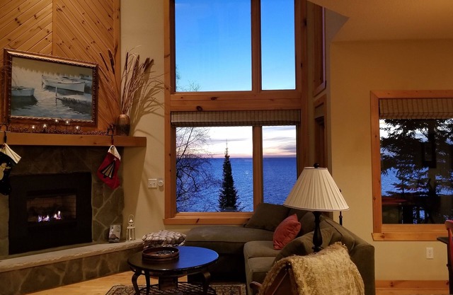 Private, quiet, romantic! Fabulous lake views. Within 10 miles of 3 state parks