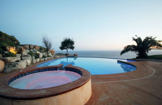 Private Ranch with shared Hot Tub and Infinity Pool