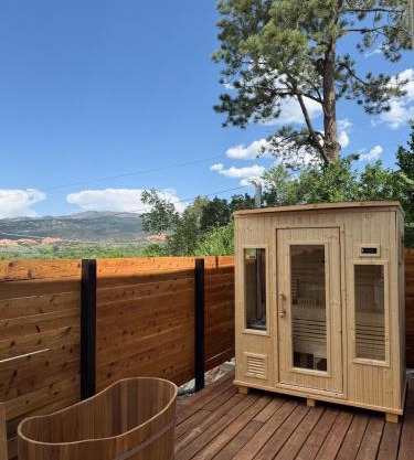 Private Retreat with Sauna and Cold Plunge plus Epic Views