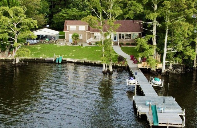Private Riverfront Retreat - Just outside of Town