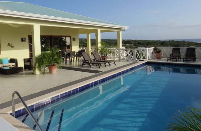Private romantic retreat, ideally located, panoramic views, walk to the beach.