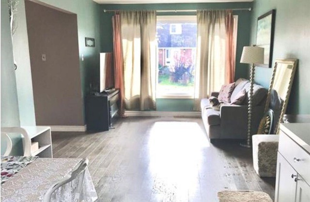 Private room in basement close to bus stop in North bay Only for girls