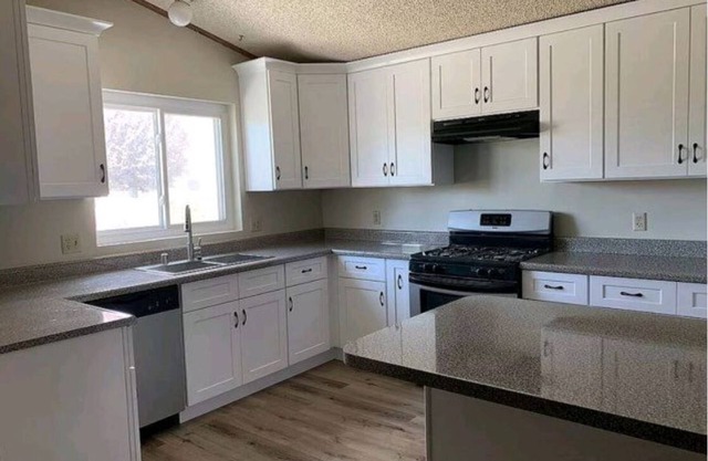Private room with shared bath/kitchen! Affordable and convenient!