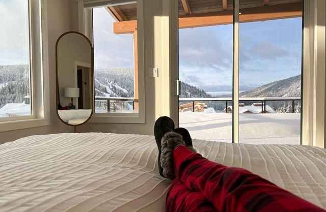 Private Ski in/out - Sleeps 12 - House - Ideal for epic ski trips - Sun Peaks