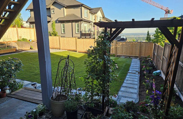 Private south-facing suite with a full bathroom and fully equipped kitchen.