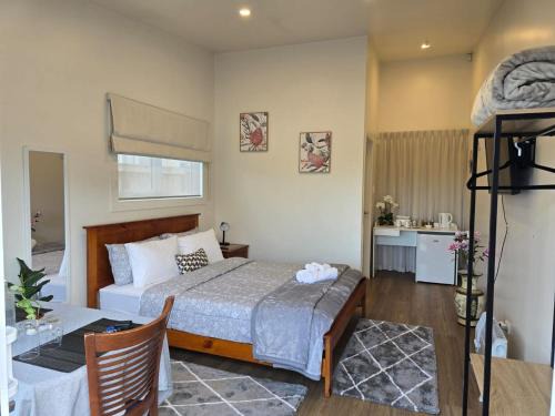 Private Studio Sleepout in Aucklands Convenient Location