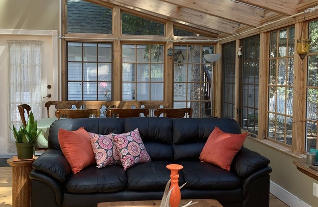 Private sunfillled Cottage