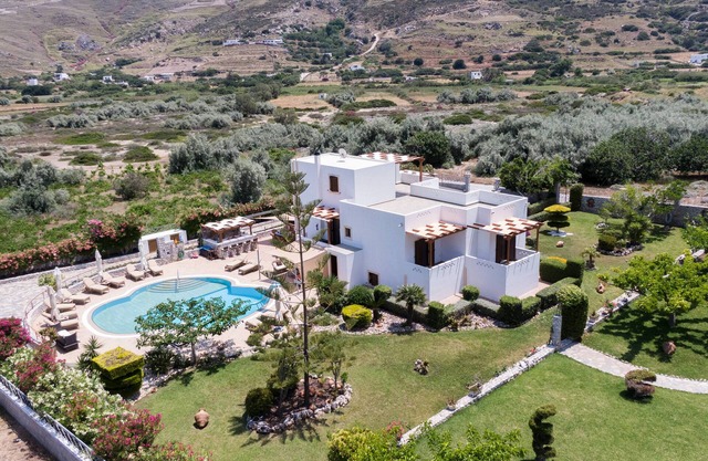 Private sunkissed Estate in the heart of Aegean -Villa D'Amour