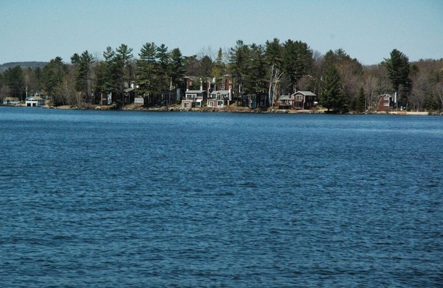 Private, updated waterfront cottage on Winnipesaukee
