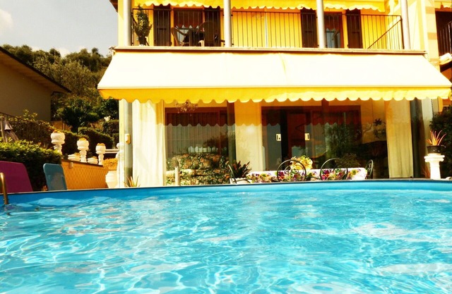 Private Villa with A/C, private pool, WIFI, hot tub, TV, terrace, panoramic view, close to Sirmione
