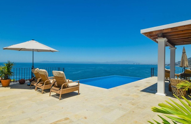Private villa- 3 bdrm & 4 bath with ocean views and new private infinity pool