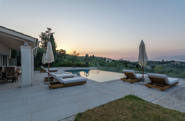 Private Villa at the headline with a panoramic view close to the main village
