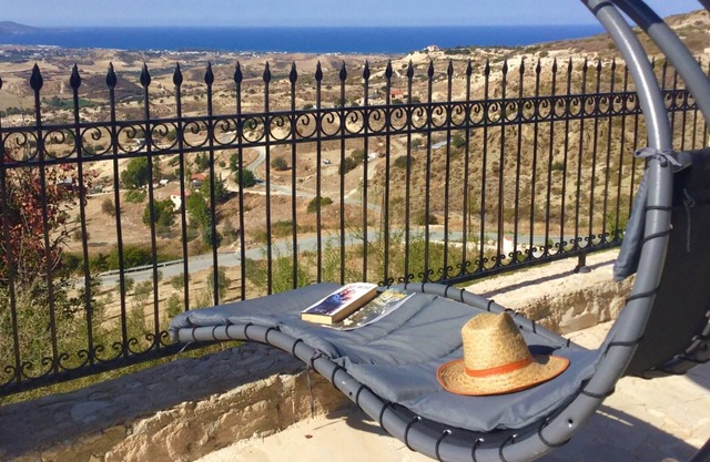 Private villa, sea views, outdoor bar, heated pool