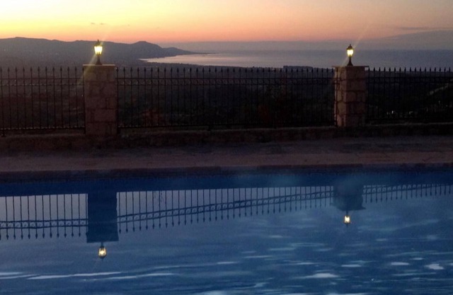 Private villa, super views, outdoor cocktail bar