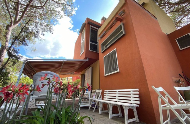 Private villa with garden 100 steps from the beach!