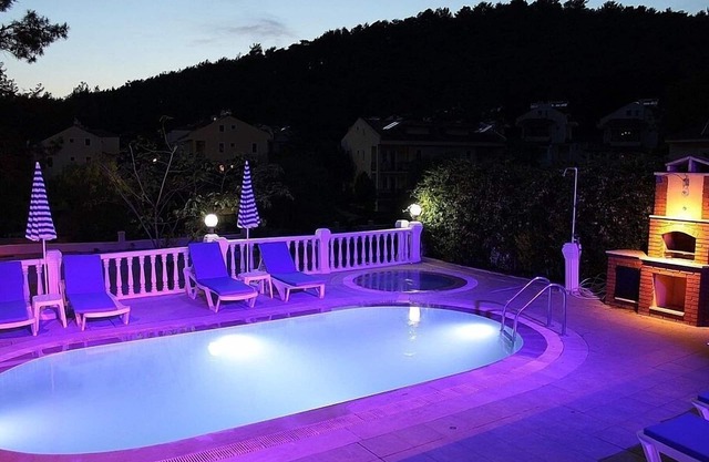 Private Villa With Private Pool And Baby Pool And Views Of the Pine Forest