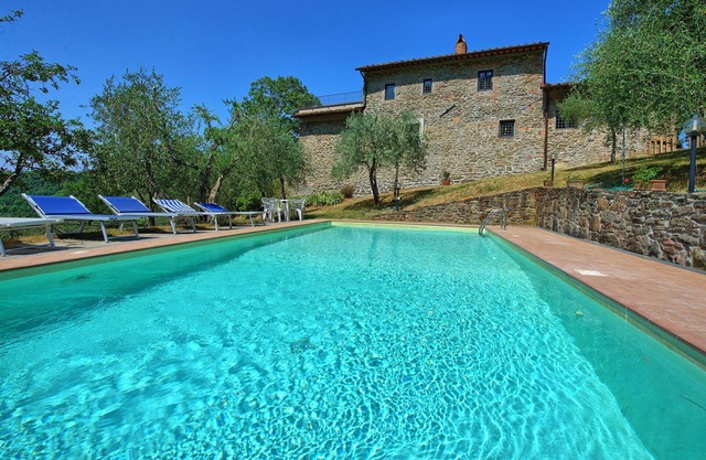Private Villa with WIFI, private pool, TV, pets allowed, panoramic view, close to Greve In Chianti