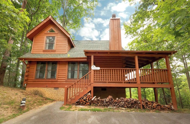 Private w/Mountain Views! FREE Pool Access, Fishing, Putt Putt, Golf, etc.