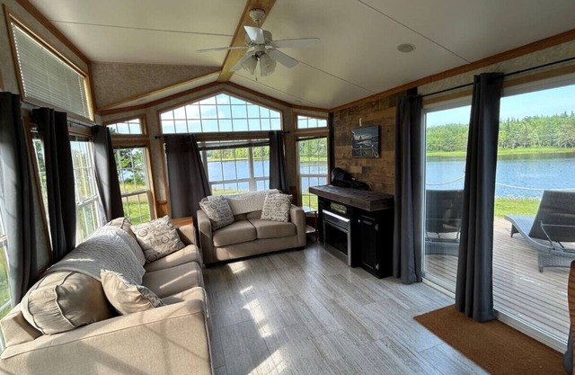 Private Waterfront Getaway