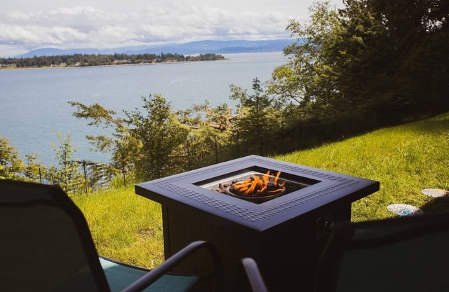 Private Waterfront Family Home- Amazing Views