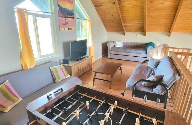Private Yosemite Lakeview Retreat: Perfect for Groups & Families