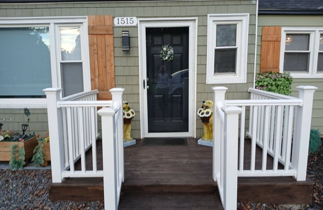 PROMO 10% WEEKLY/20% MONTHLYnPet Friendly on Forrest, Small fenced area for pets