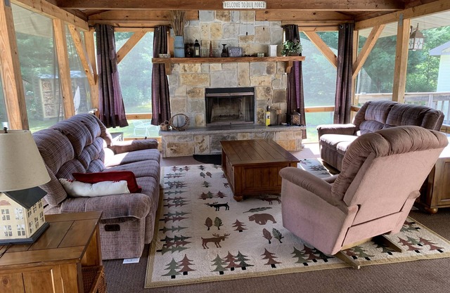 PROMO Family & pet friendly house in forest,fast Wi-Fi,5min to Castle Rock Lake