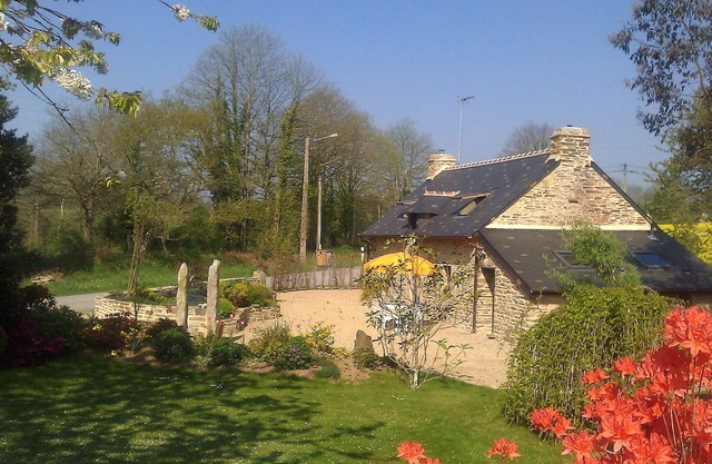 PROMOTION ! rental : old Bretonne house, in stones, in the countryside