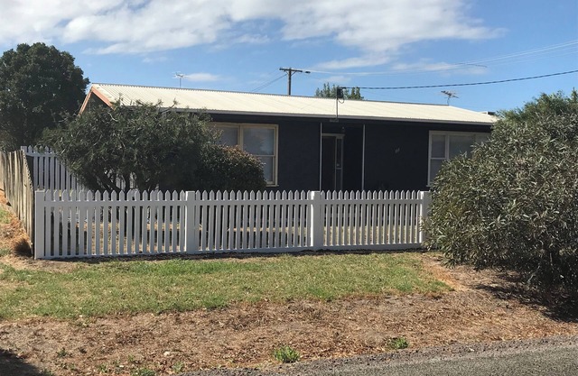 Property By The Beach.minutes from town