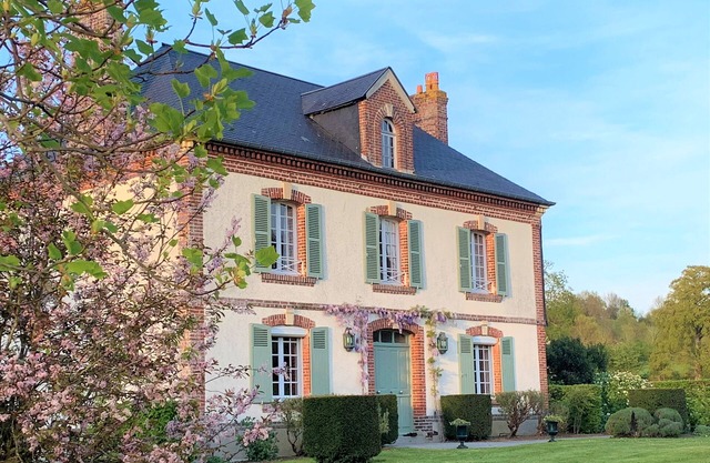 Property with swimming pool and tennis in an exceptional setting (30' Deauville)