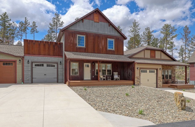 Prospector's Retreat-Near Mt. Rushmore - This two-bedroom condo is your perfect home base for adventure and relaxation. Just minutes from Mount Rushmore, Crazy Horse Memorial, Custer State Park, Sturgis, and the Badlands.
