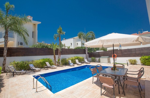 Protaras Delfini Villa DV27 - a villa that sleeps 6 guests in 3 bedrooms