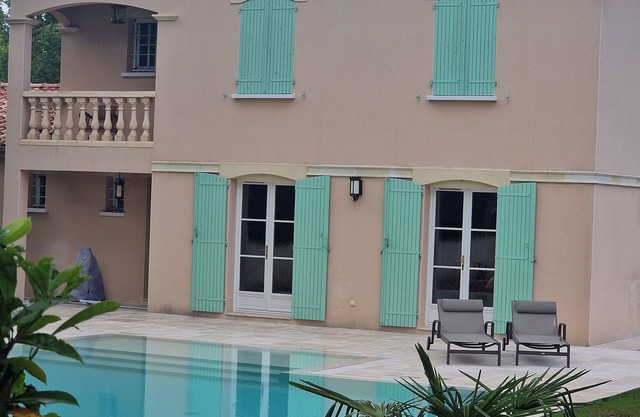 Provencal house with swimming pool in magnificent wooded park in the heart of Périgord